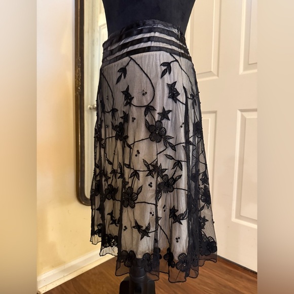 Rachelle Elegant Black Floral Embroidered Skirt - Picture 2 of 9